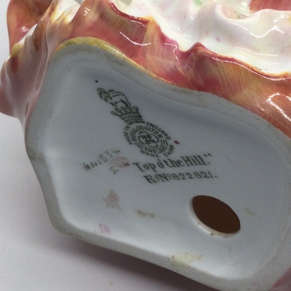 Royal Doulton Top of the Hill Porcelain Figurine in perfect condition - Picture 6 of 7